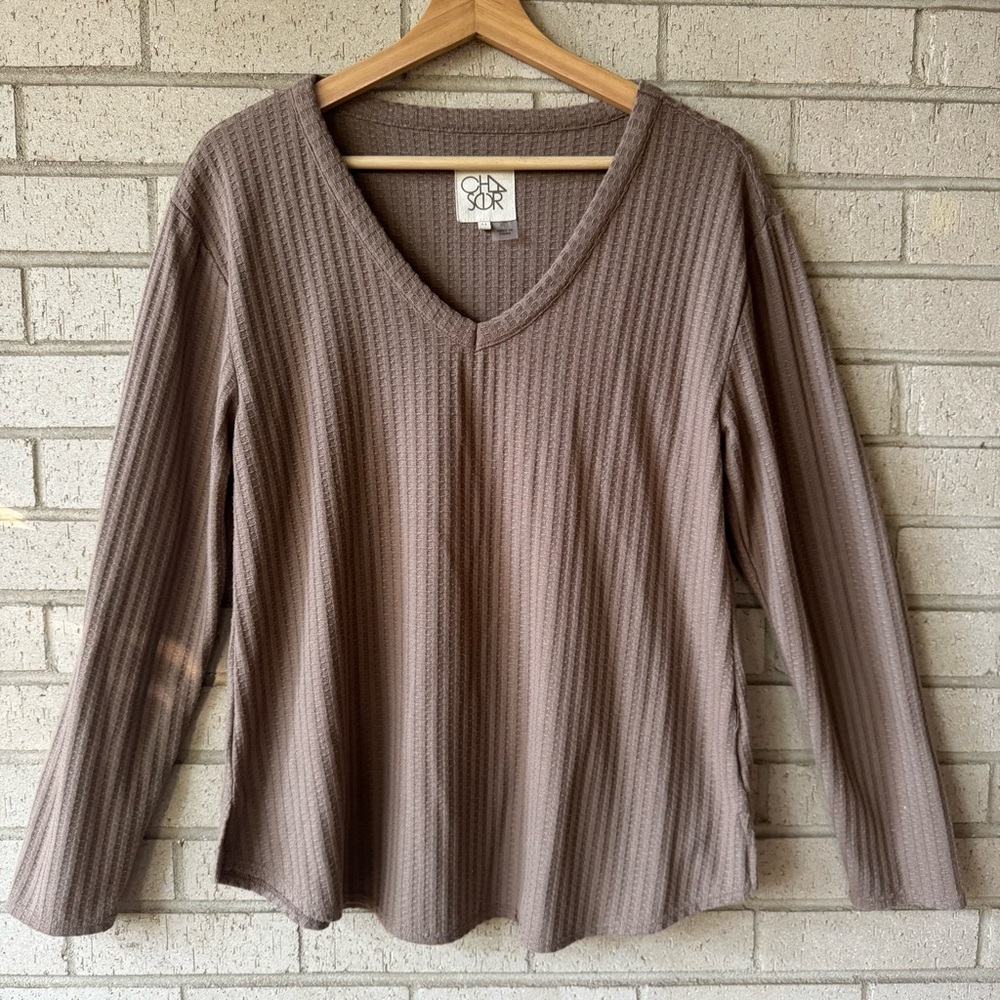 Chaser Brown Taupe Waffle Knit V-Neck Top Sz Medium Cozy Fall Elevated Basics